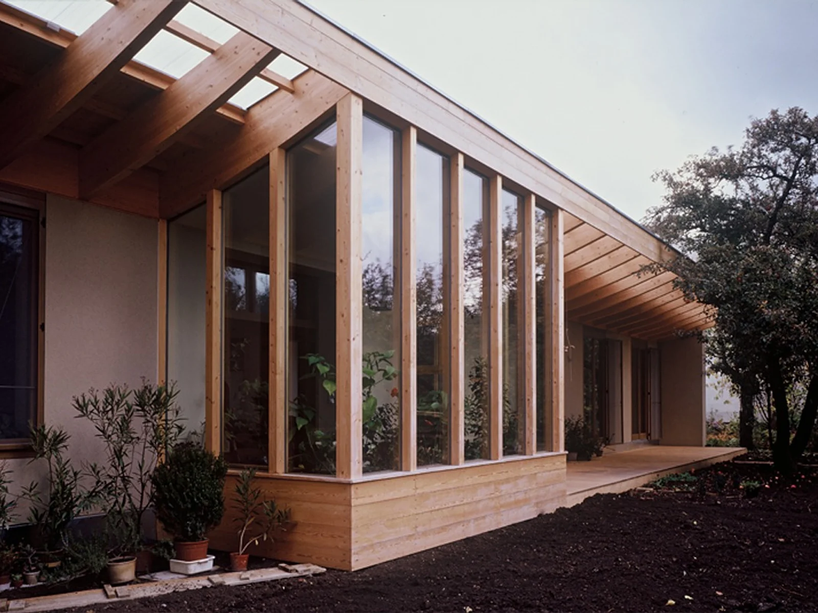 English image caption 3