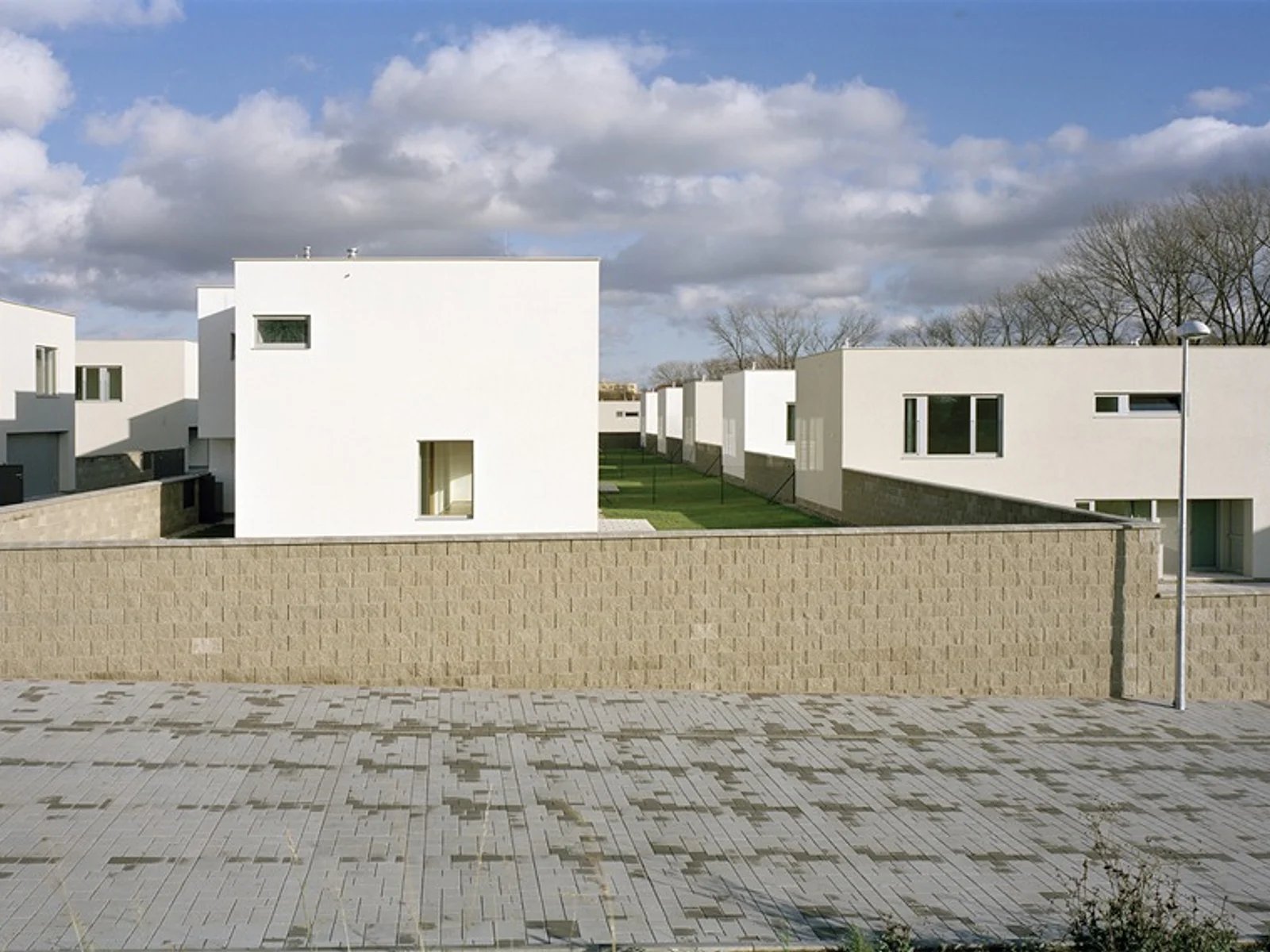 English image caption 3