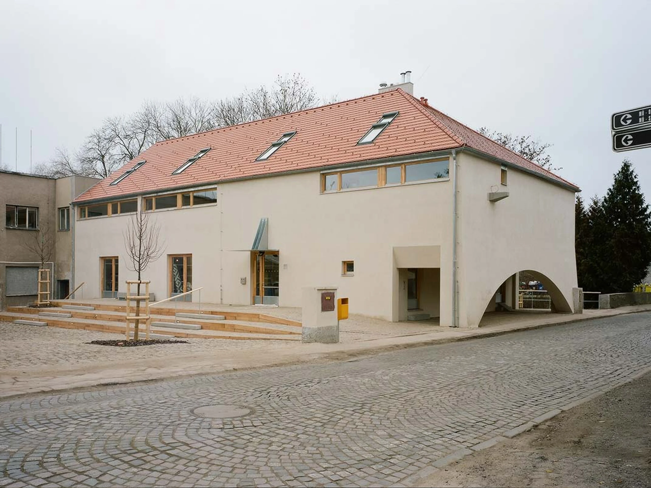 English image caption 1