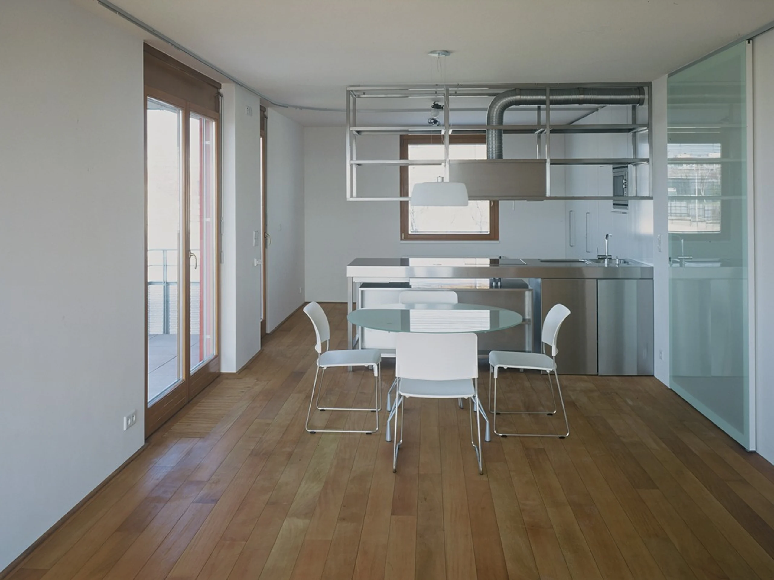 English image caption 1