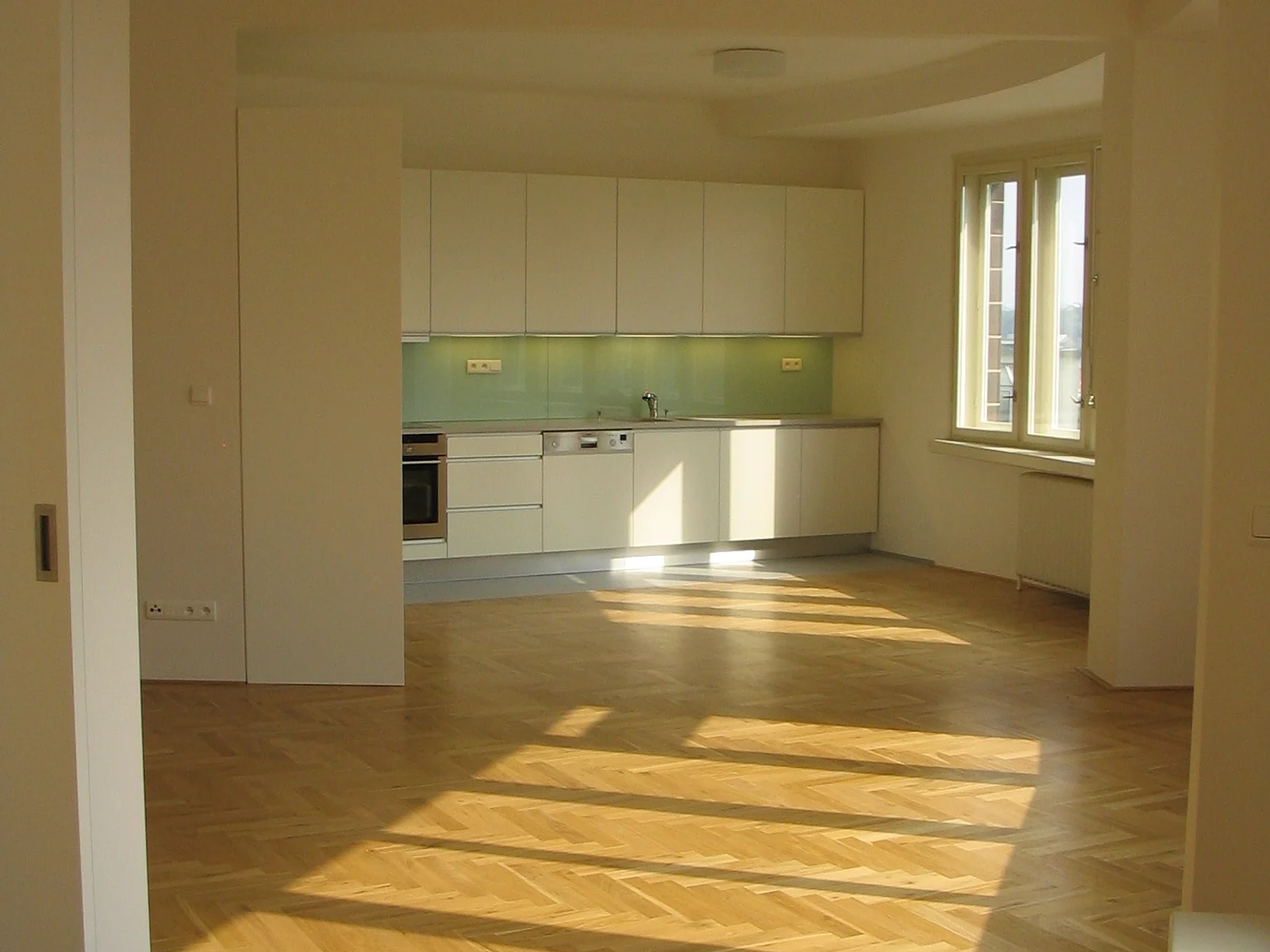 English image caption 5
