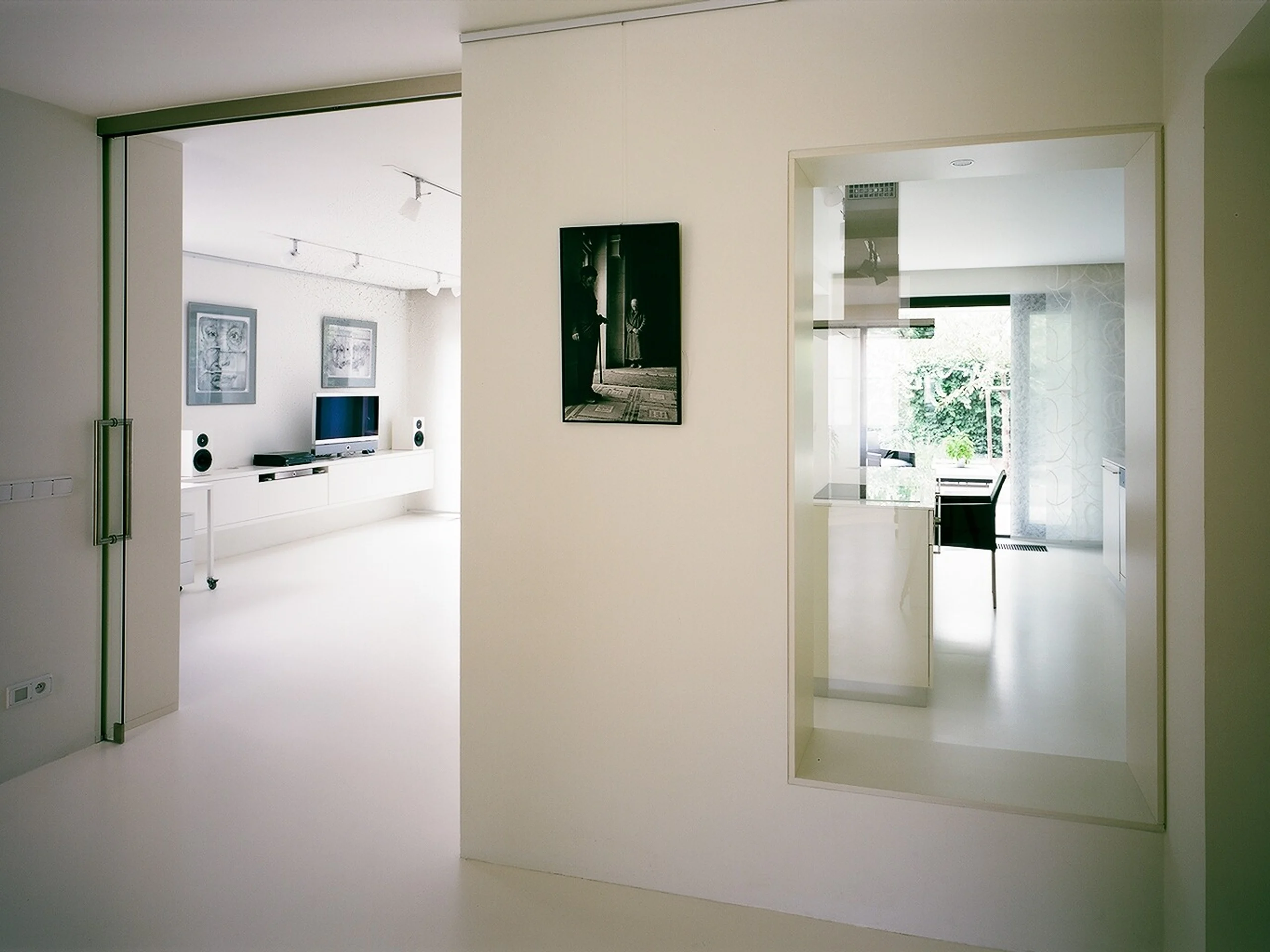 English image caption 2